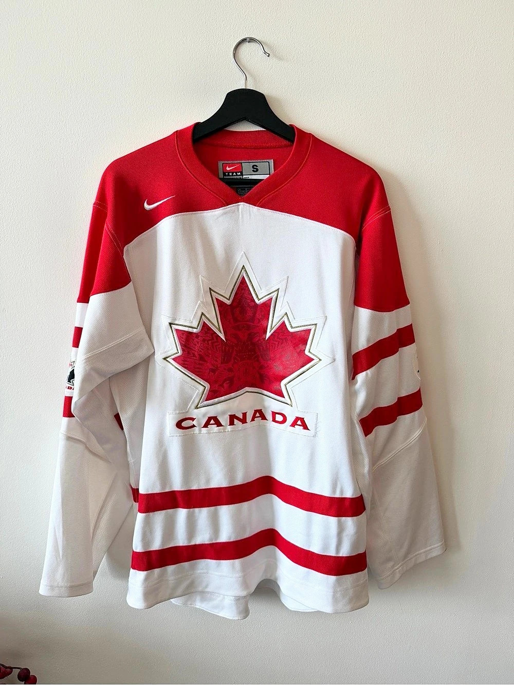 Nike Team Canada Vancouver 2010 Olympic jersey Red & White - Small